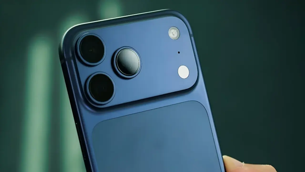 هل يكون iPhone 17 الفرصة الأخيرة قبل زيادة أسعار Apple؟